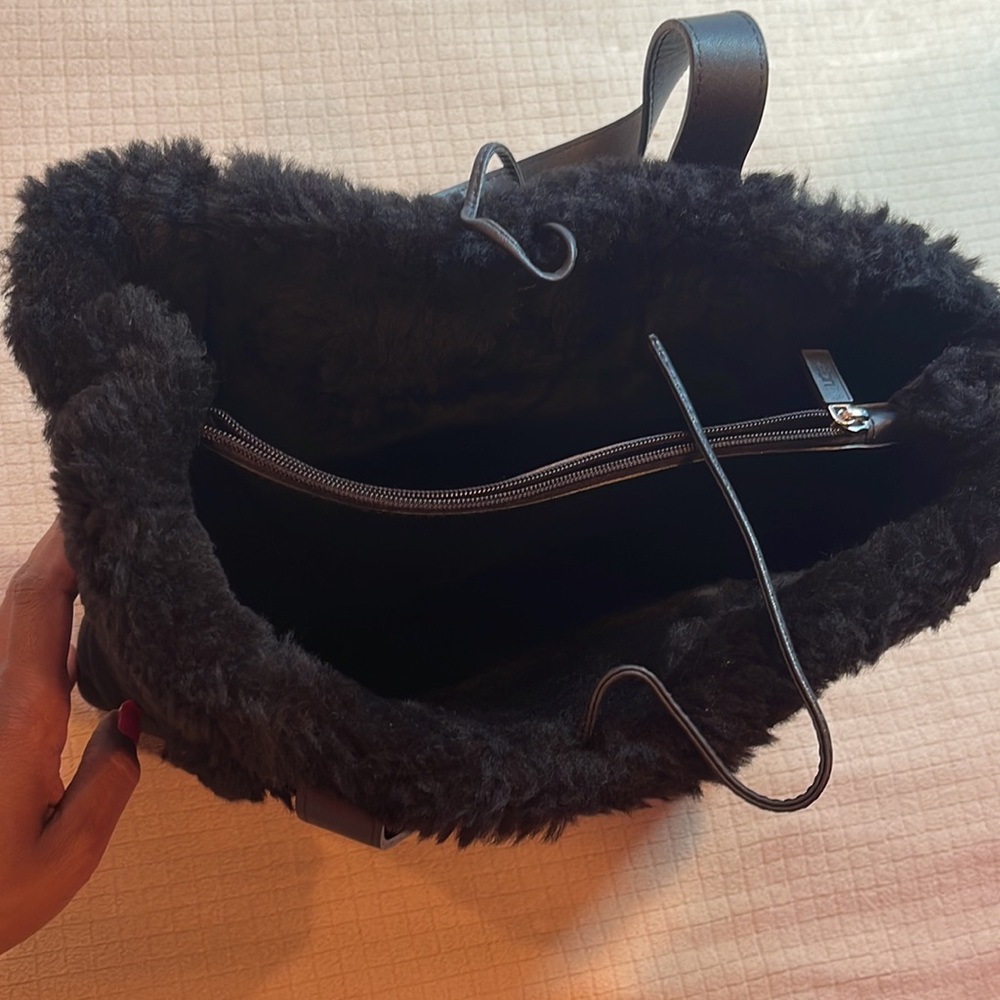Ugg Black Shearling Grab Bag Tote - Picture 3 of 6